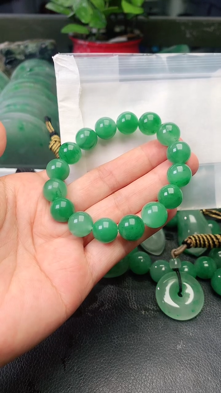 定制石英质玉（非洲翠）珠子12.2