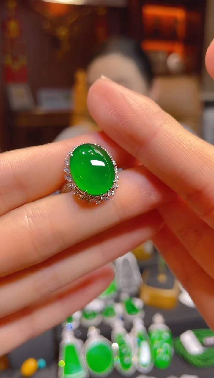【闪购商品】翡翠戒指18K金镶嵌118687天然A货翡翠戒指