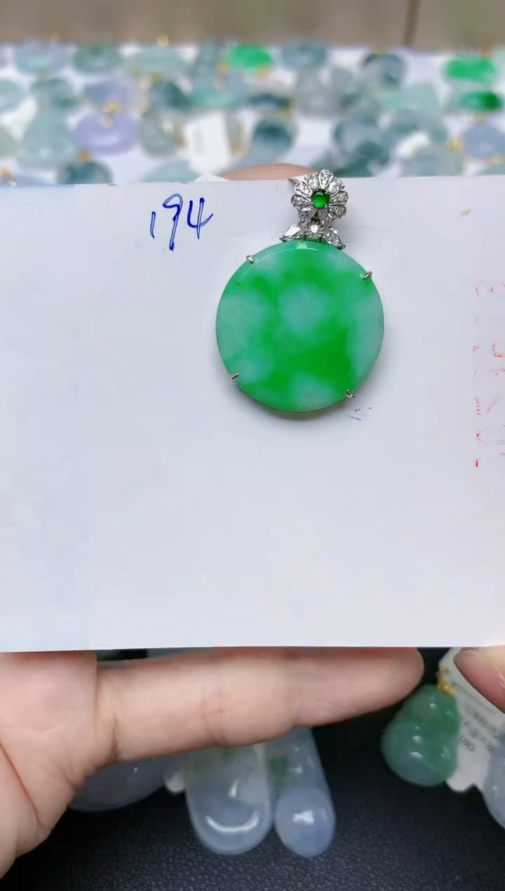 【闪购商品】翡翠颈饰18K金镶嵌天然翡翠A货    