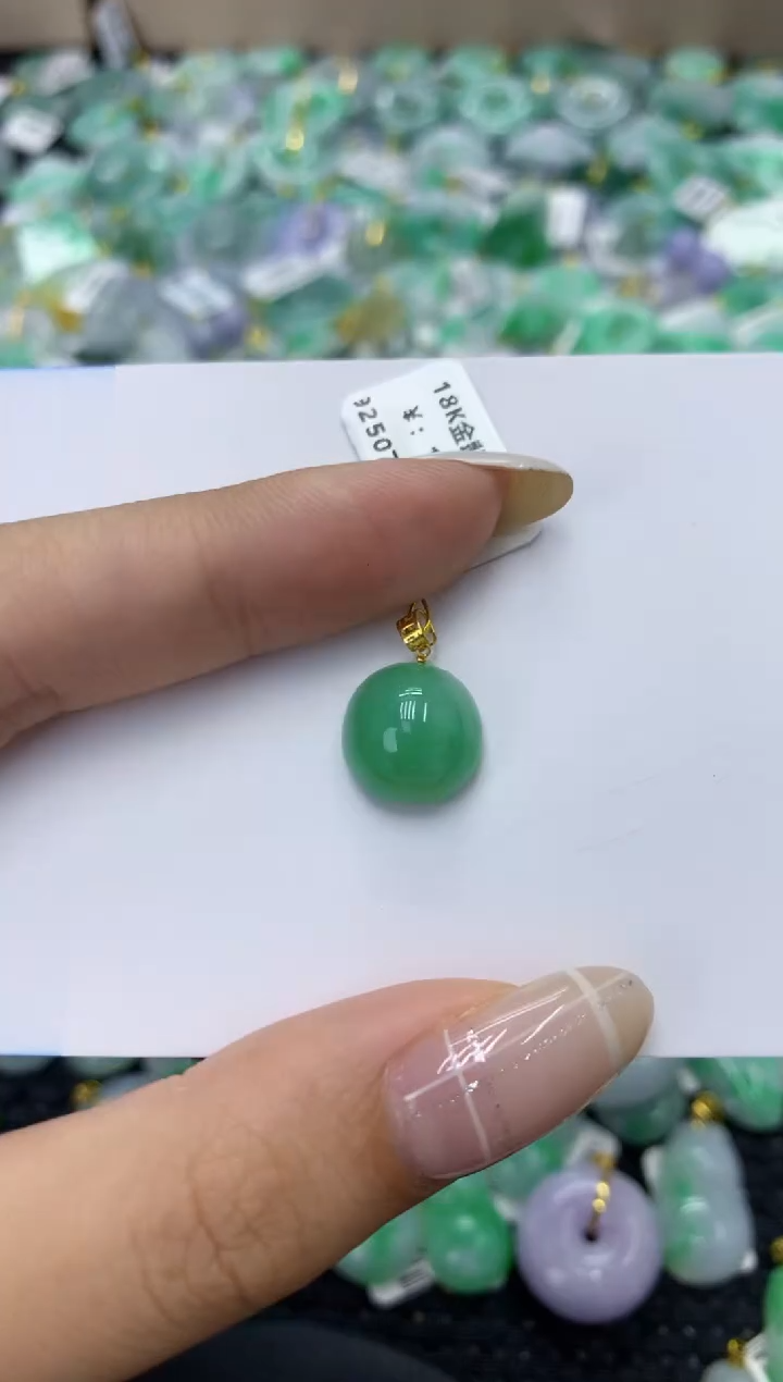 翡翠18K金镶嵌颈饰天然缅甸翡翠A货