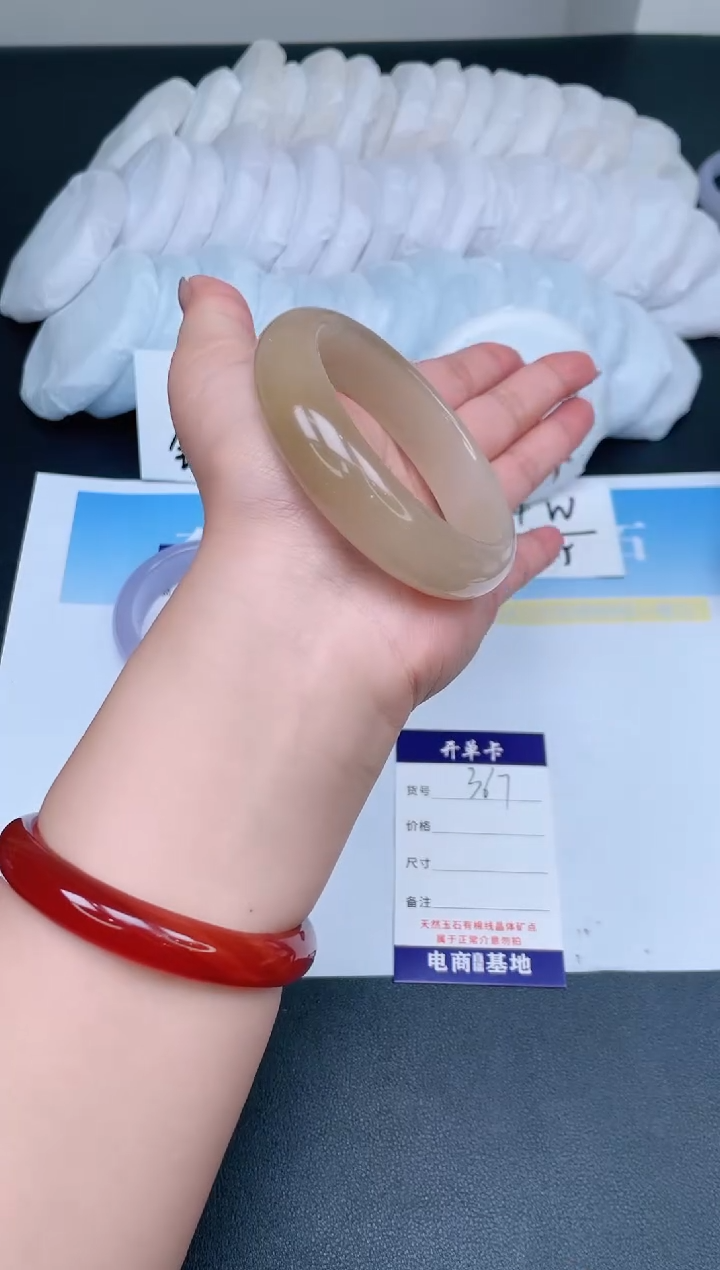 【闪购商品】石英质玉手镯未镶嵌367-59.2