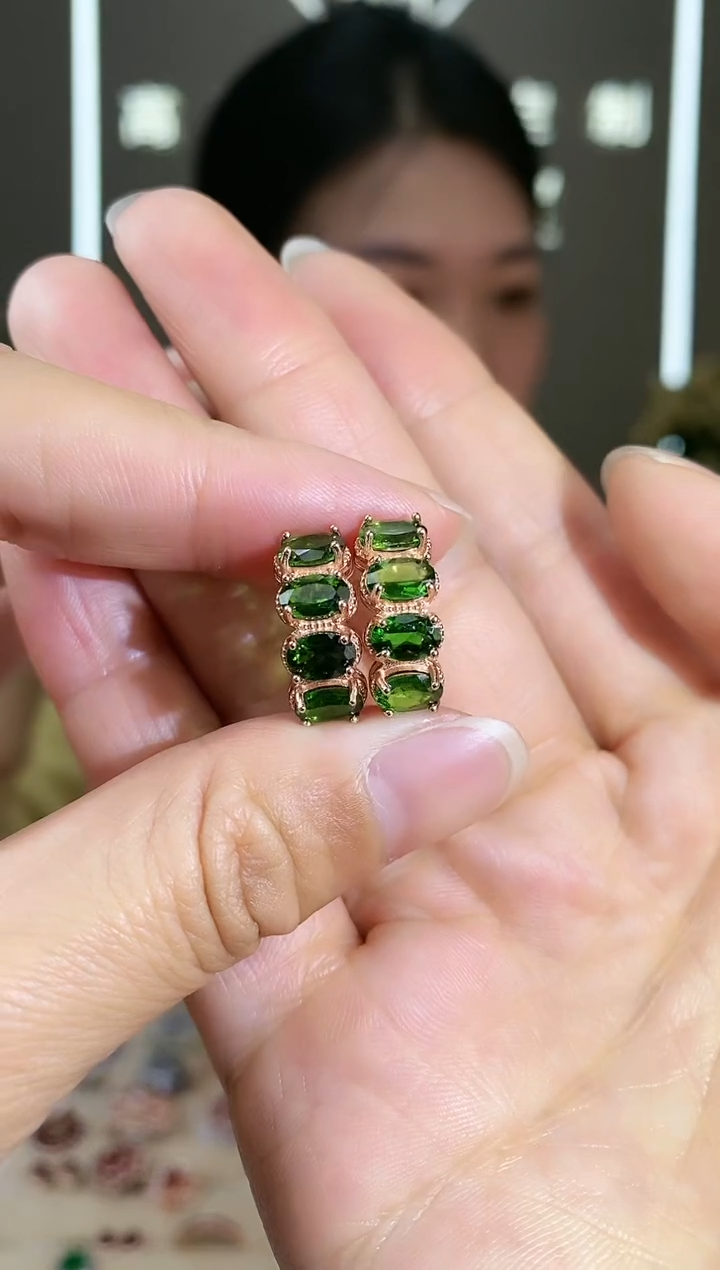 【闪购商品】透辉石耳饰银S925镶嵌耳饰