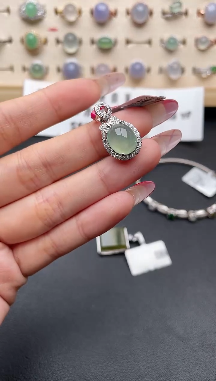 【闪购商品】翡翠吊坠(赠链)银S925镶嵌一物一证一礼盒