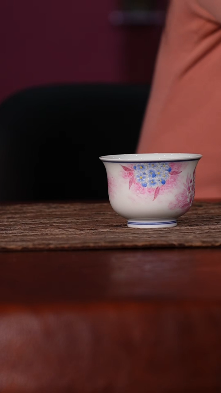 瓷瓷姑娘立勤堂红青花宝石红杯