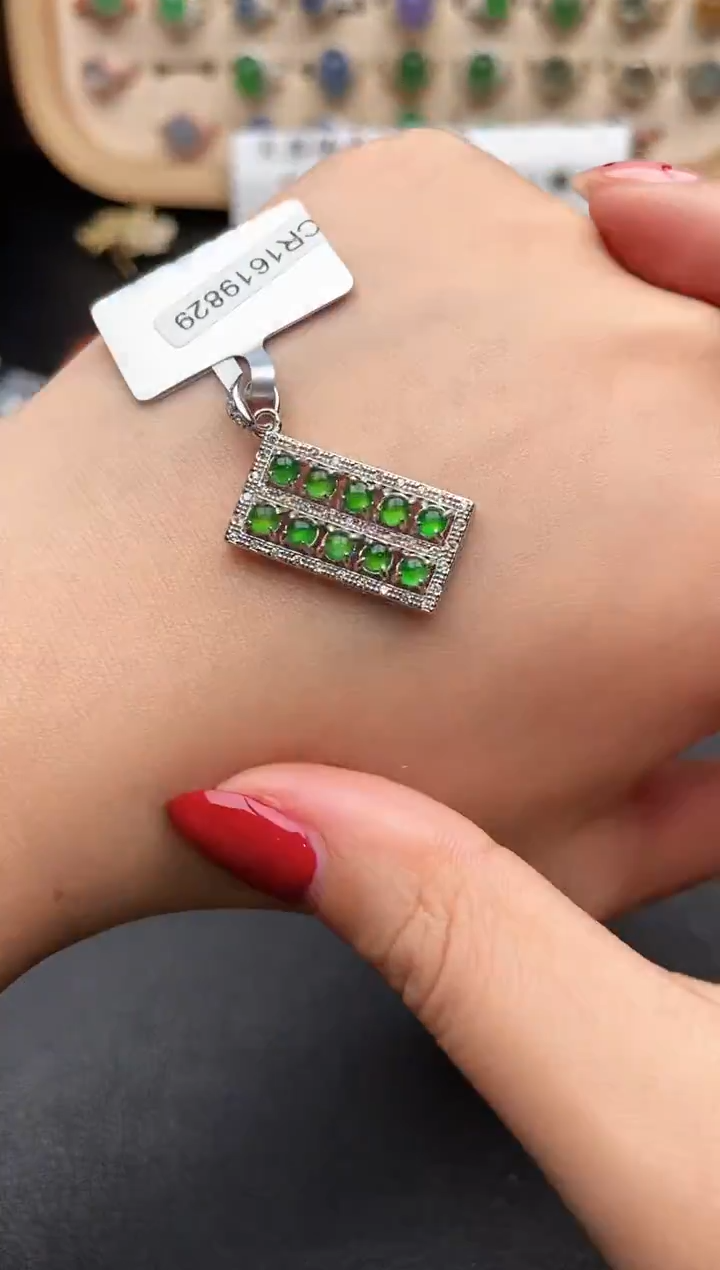 吊坠(不含链)未镶嵌翡翠一物一证一礼盒