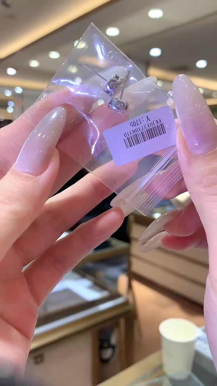 【闪购商品】合成碳硅石（莫桑石）耳饰18K金镶嵌耳饰        