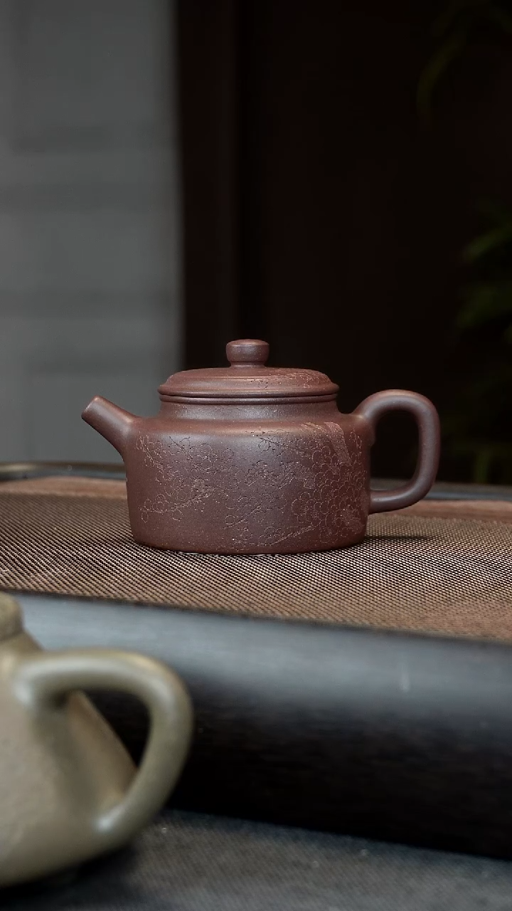 【闪购商品】紫砂茶壶德钟壶 160CC 刻绘版   
