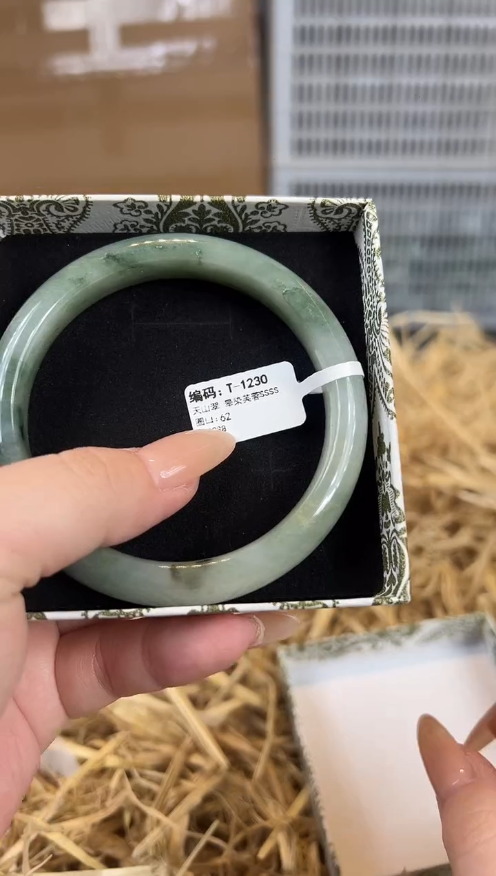 未镶嵌手镯石英质玉T1230