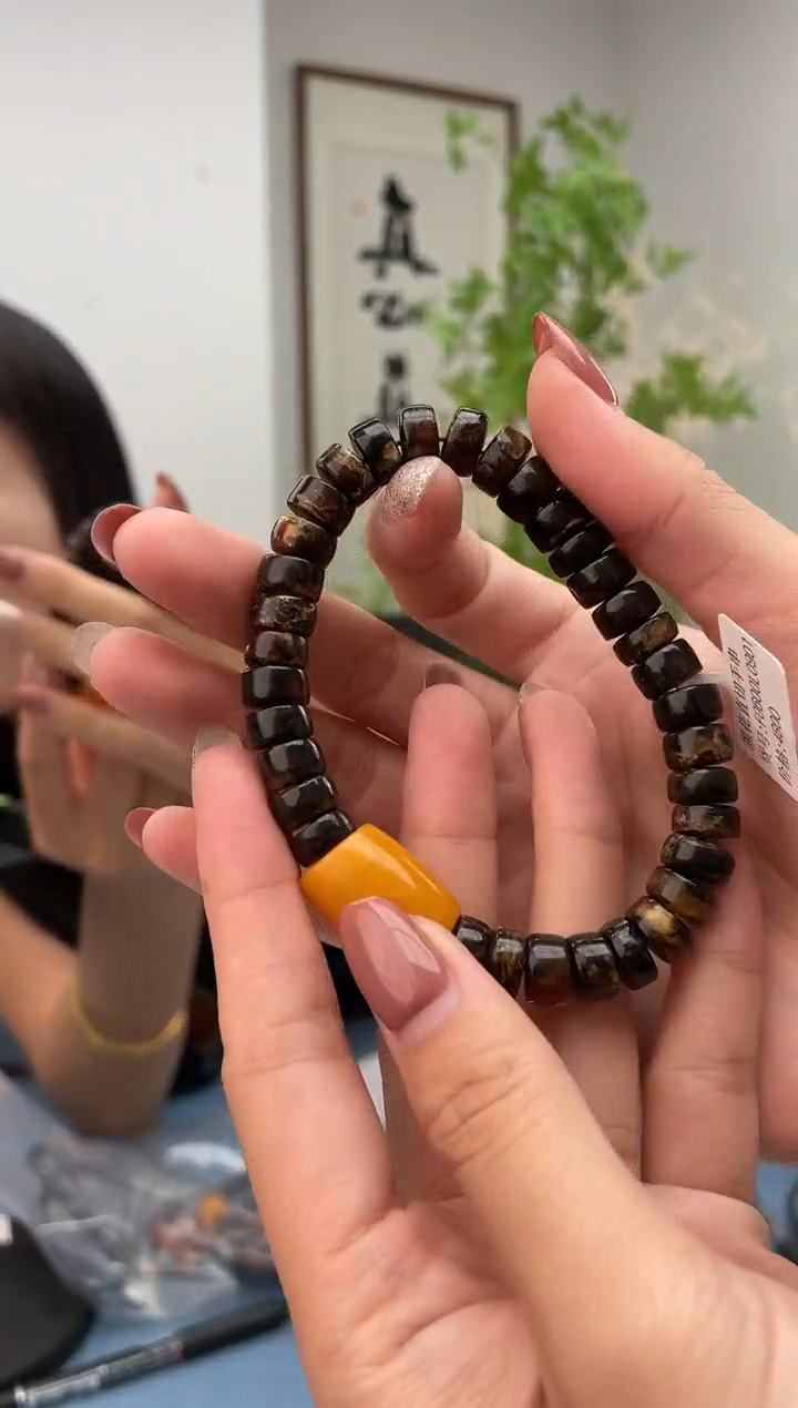 未镶嵌蜜蜡珠宝奇石，假一罚十多样性发其一