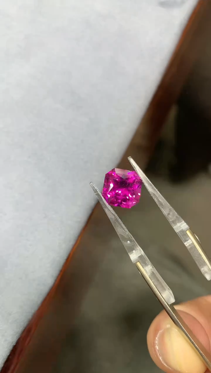 【闪购商品】碧玺裸石未镶嵌5.7ct 21