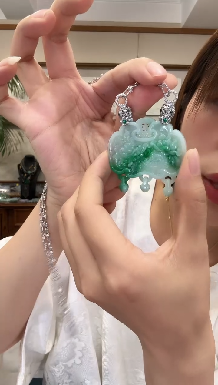 翡翠未镶嵌颈饰国风