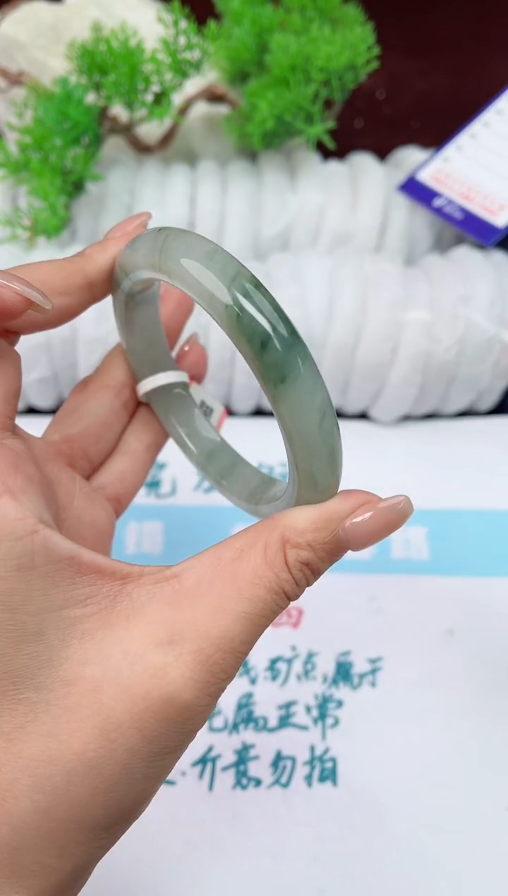 【闪购商品】石英质玉手镯未镶嵌194