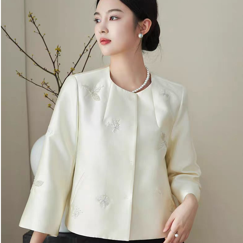 【阿伦专属】绣花直下摆复古女时尚西服短款宽松型短外套不起球