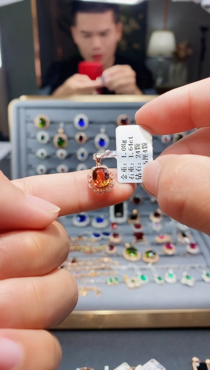 【闪购商品】碧玺颈饰18K金镶嵌1.64..