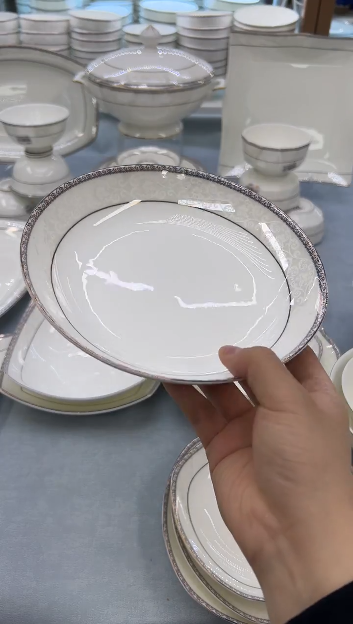 骨瓷玲珑8圆饭盘2个