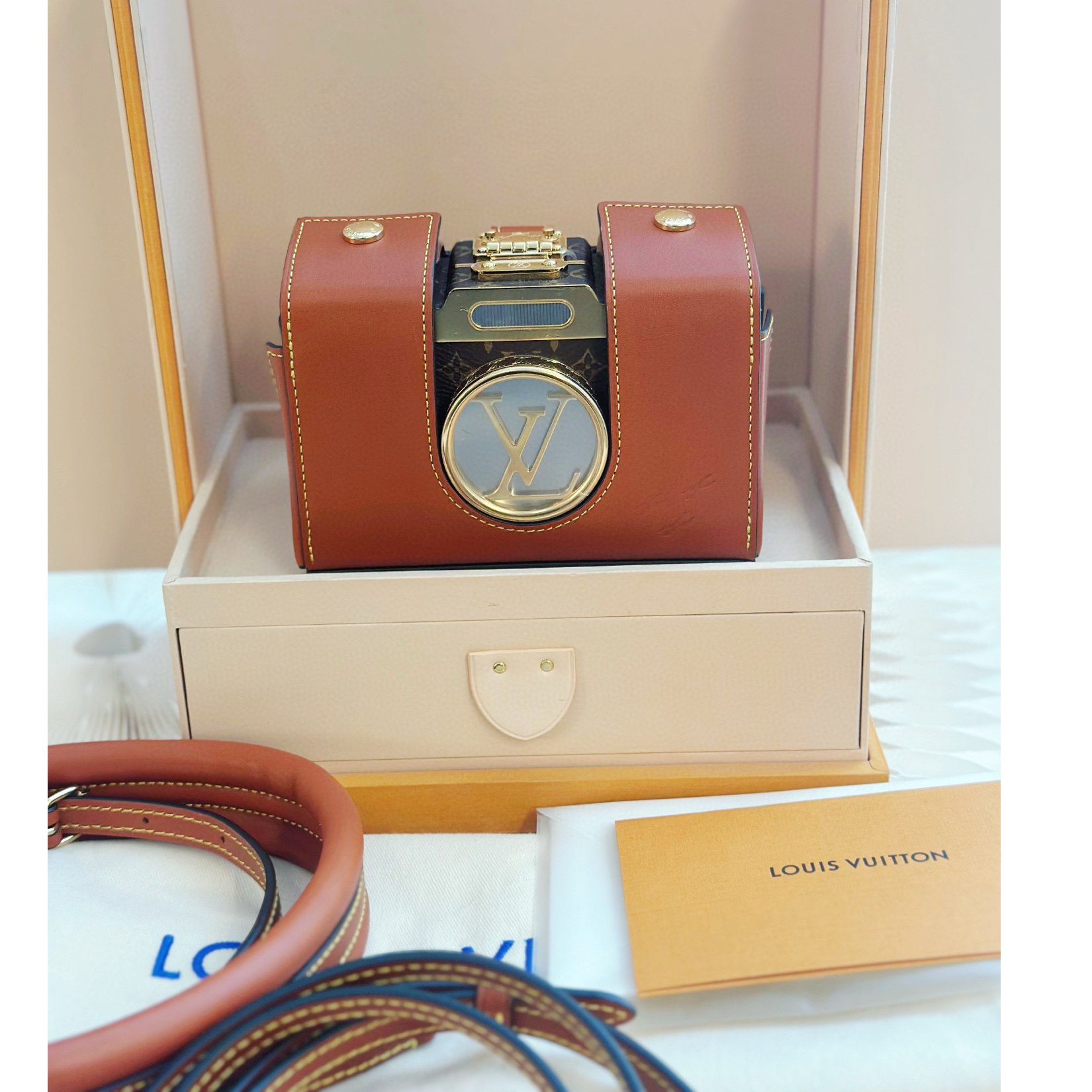 未使用 LouisVuitton/路易威登 老佛爷trunk相机斜挎包