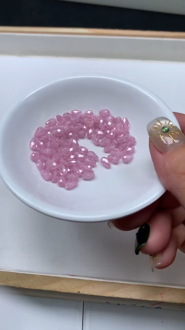 未镶嵌天然锆石散珠D743 粉锆石水滴 4*6mm 10个8.8元