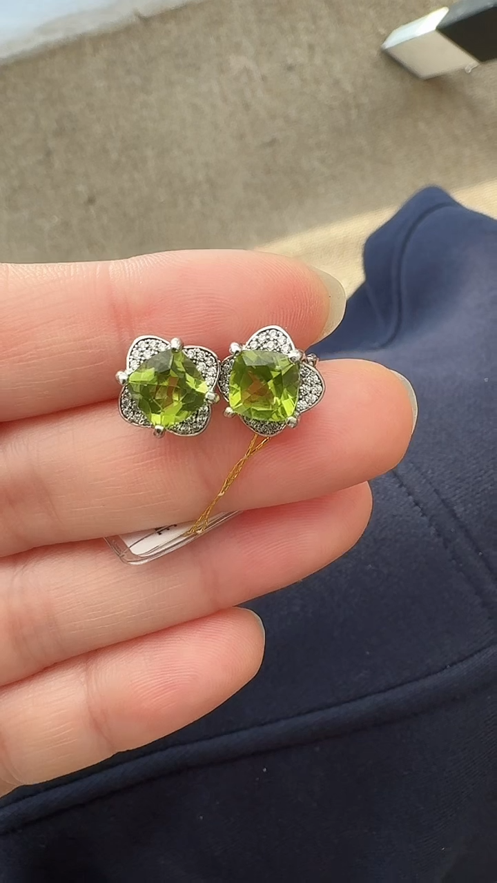 银S925镶嵌荣倩橄榄石耳钉