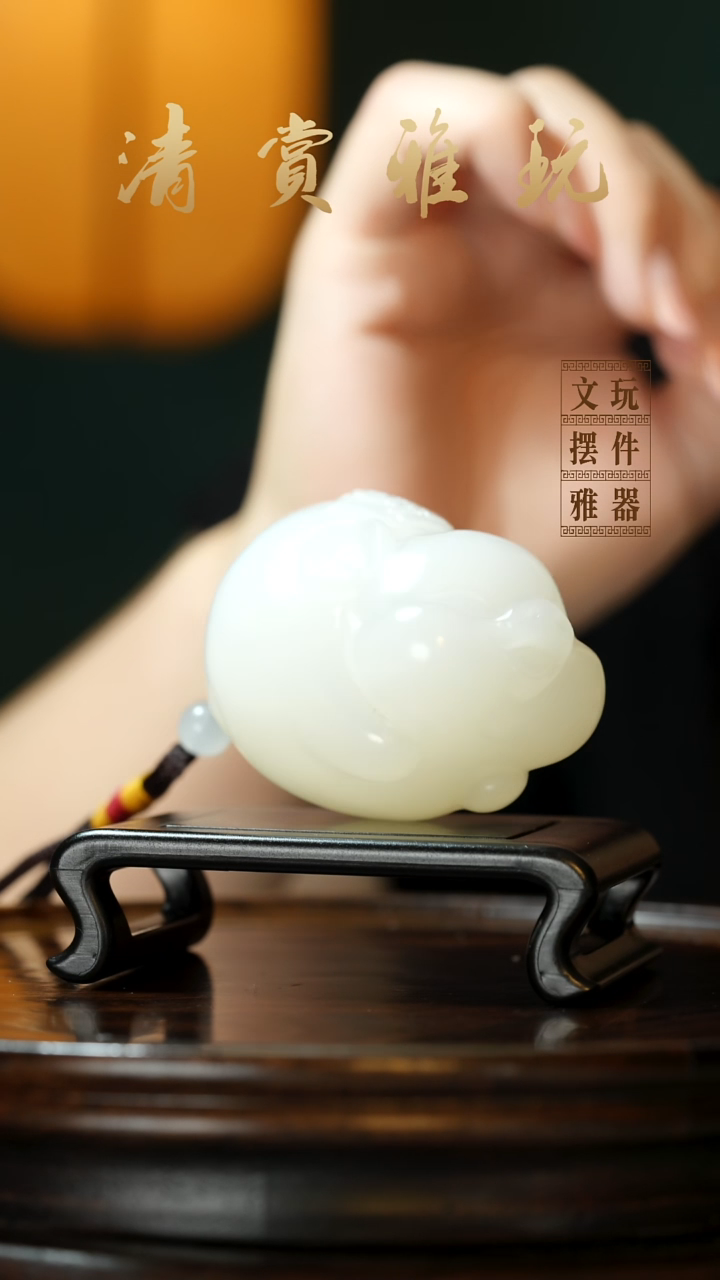 玉《纳福飞猪》手把件摆件