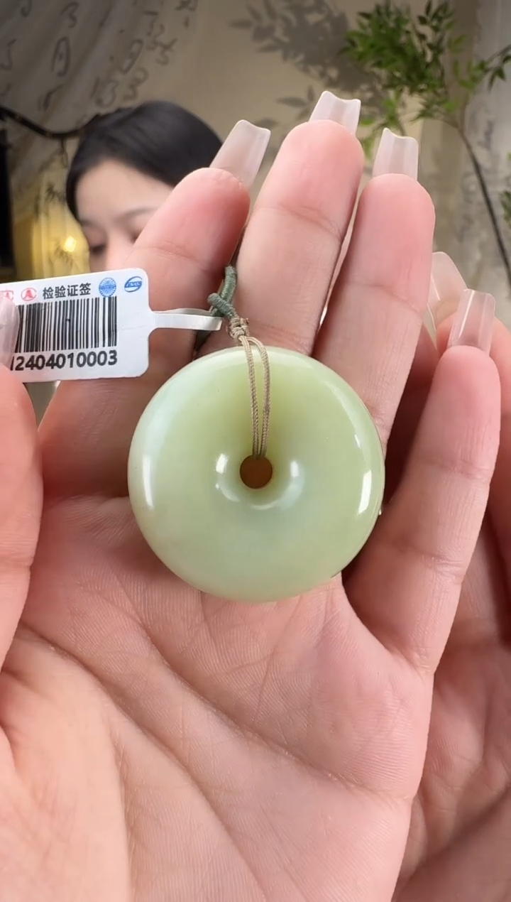 和田玉未镶嵌颈饰平安扣