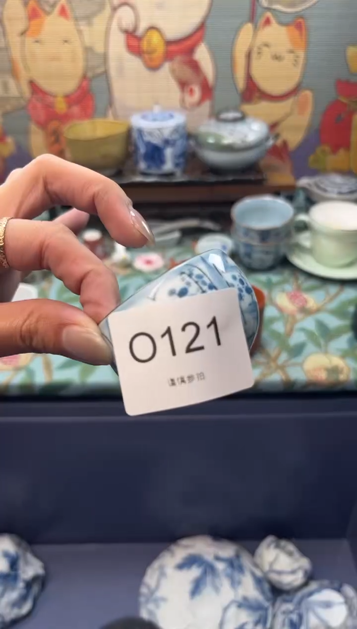 瓷片泠**?     O121