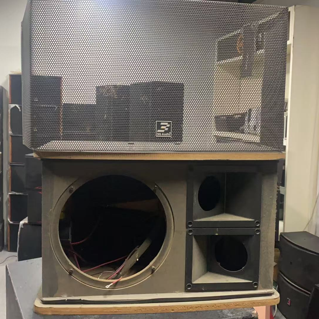 8新  二手音箱空箱一对  不包邮  运费到付