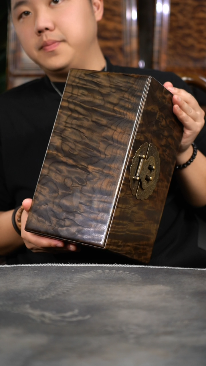 【闪购商品】金丝楠木雕阴沉木绿料云彩纹藏品一木一器四件套