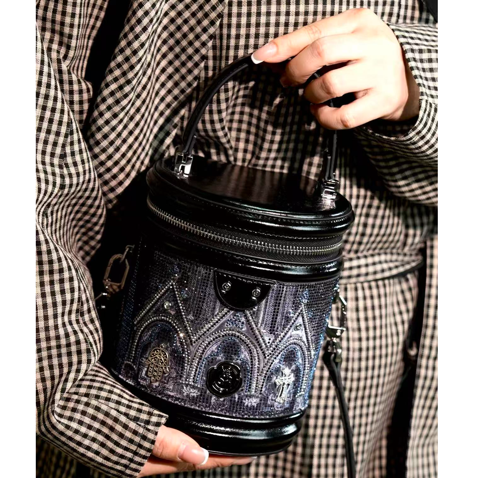 【蒽薆】水桶包碎花单根防脏拉链单肩包牛仔圆形肩包重工