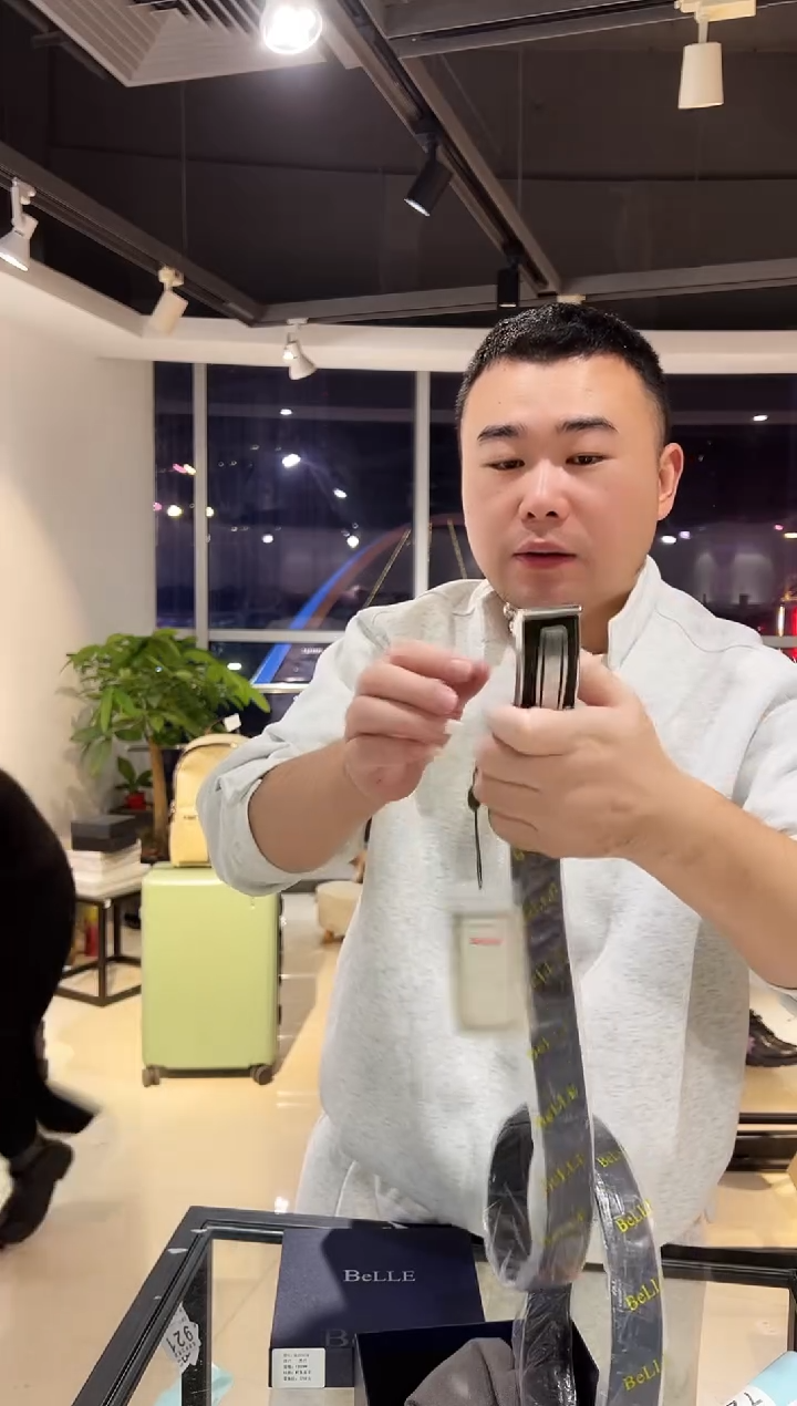 头层牛皮韩爵绅士包包皮具729/长度130