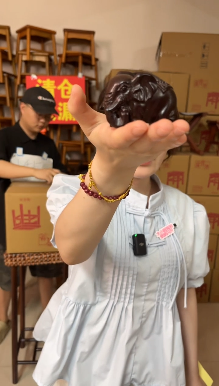 花梨木类黑檀整料整雕小象