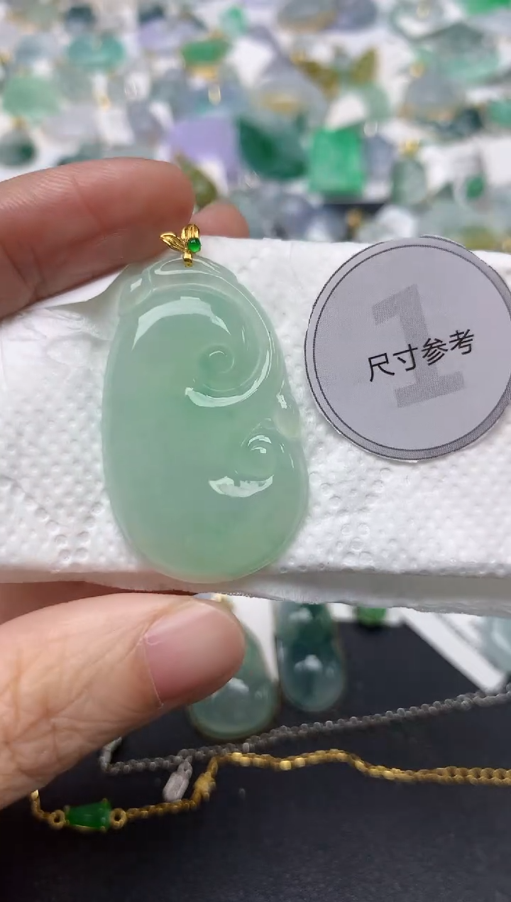 颈饰18K金镶嵌翡翠天然缅甸A货翡翠