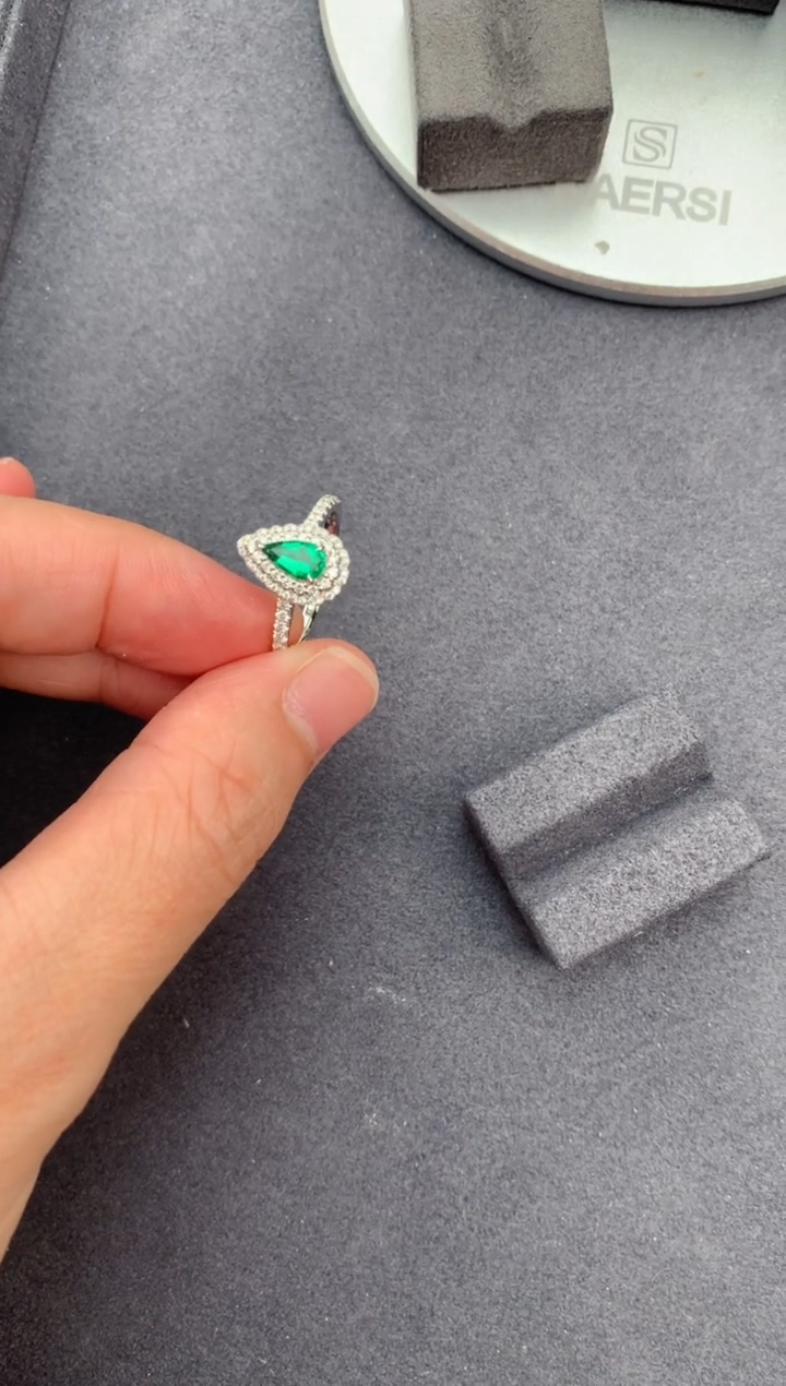 【闪购商品】祖母绿戒指18K金镶嵌36分祖母绿戒指