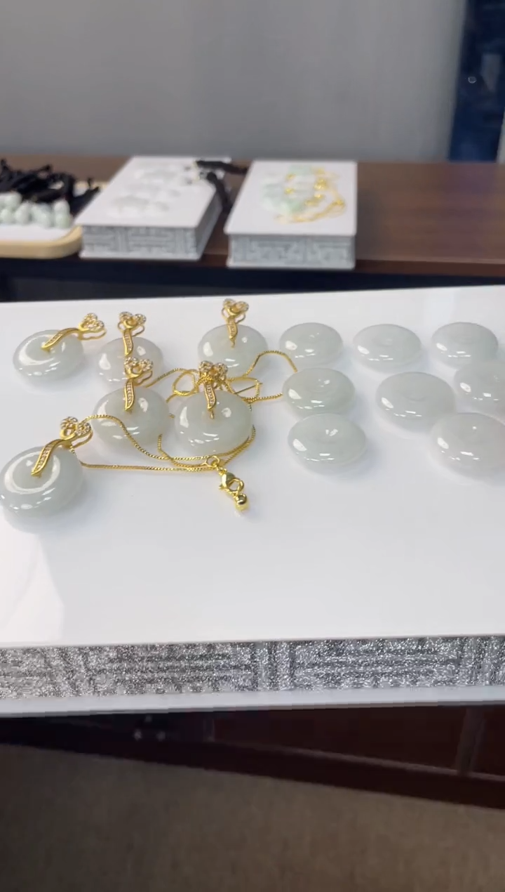 翡翠未镶嵌吊坠(赠链)平安扣多样性发其一