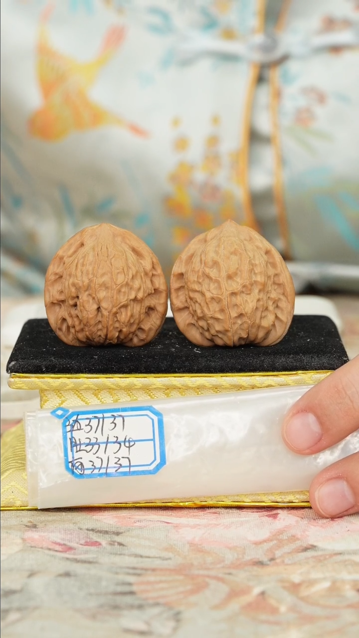 【闪购商品】文玩核桃把件非嫁接将军帽