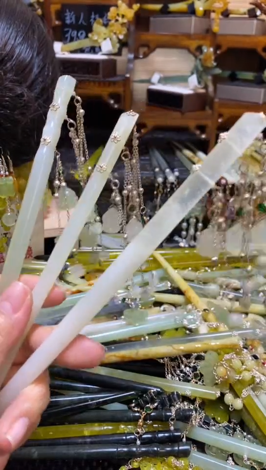 未镶嵌岫玉其它多样性发货一个