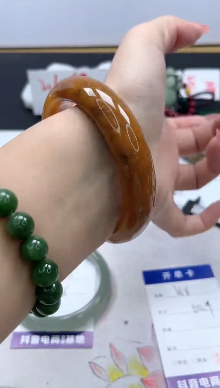 【闪购商品】石英质玉手镯未镶嵌368/60.9