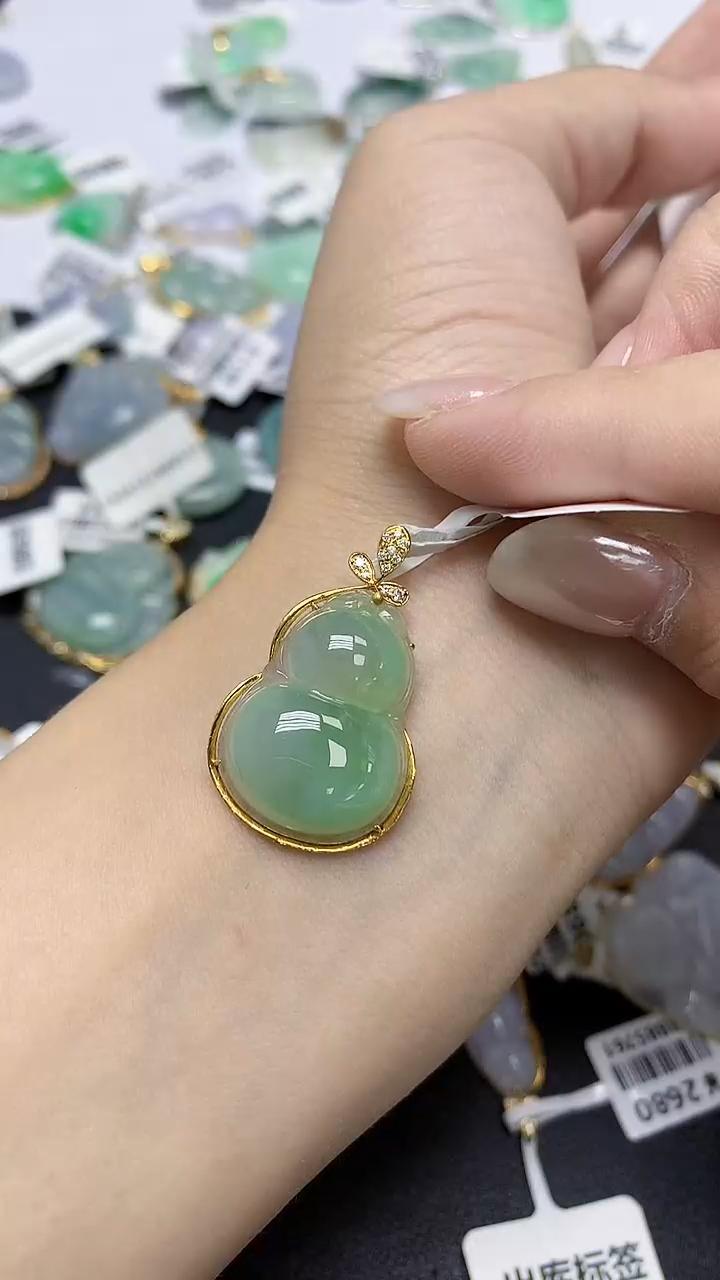 翡翠18K金镶嵌颈饰天然缅甸翡翠A货