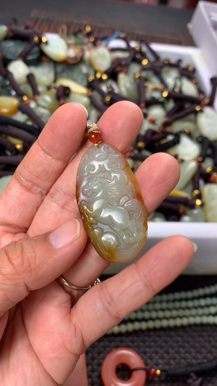【闪购商品】和田玉颈饰未镶嵌多样性发货没有证书拍一发一有瑕