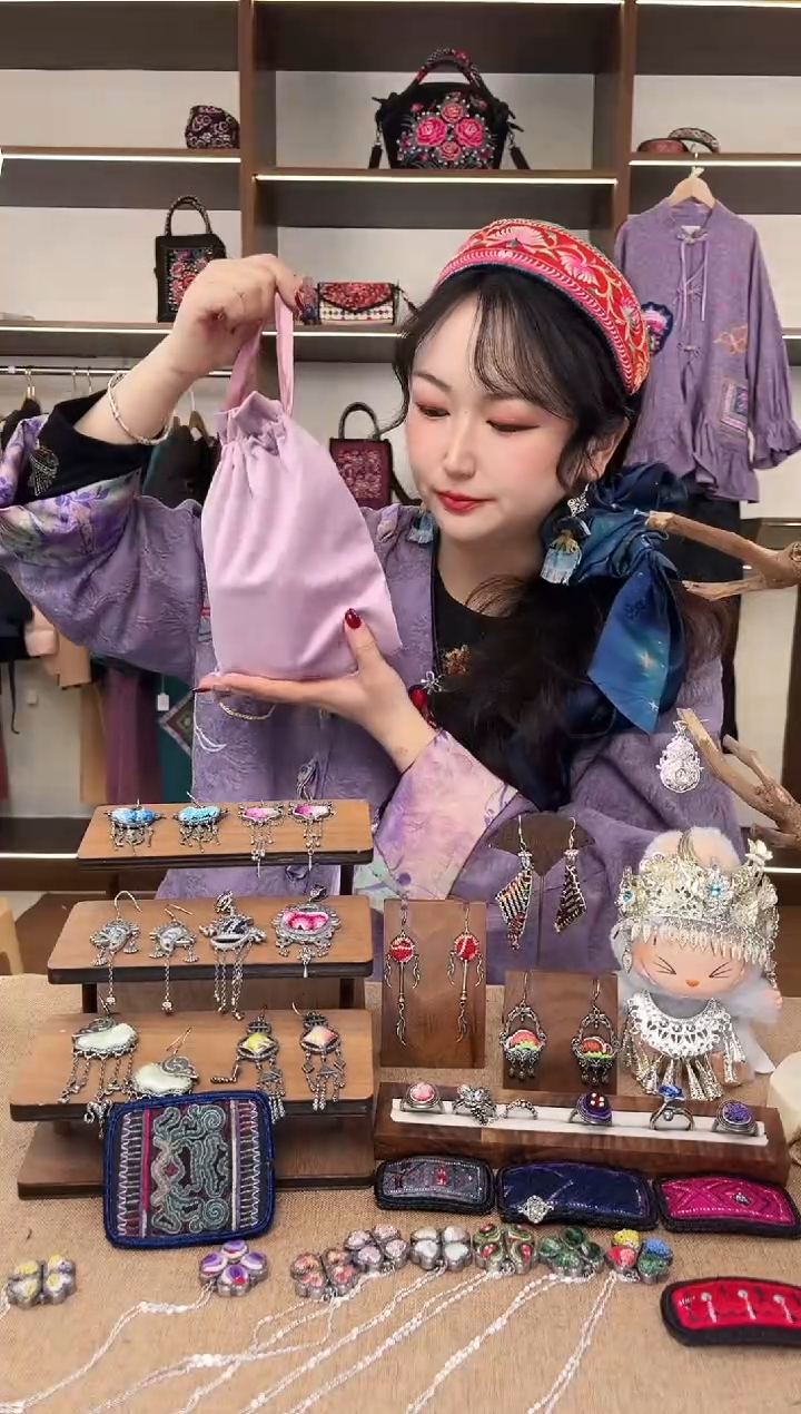 织绣A27黔东南苗族刺绣 