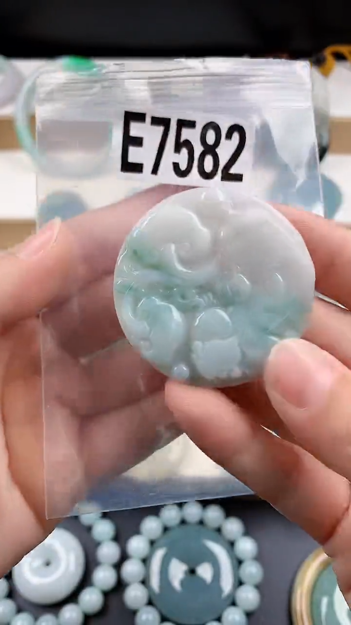 颈饰未镶嵌翡翠天然翡翠吊坠挂件