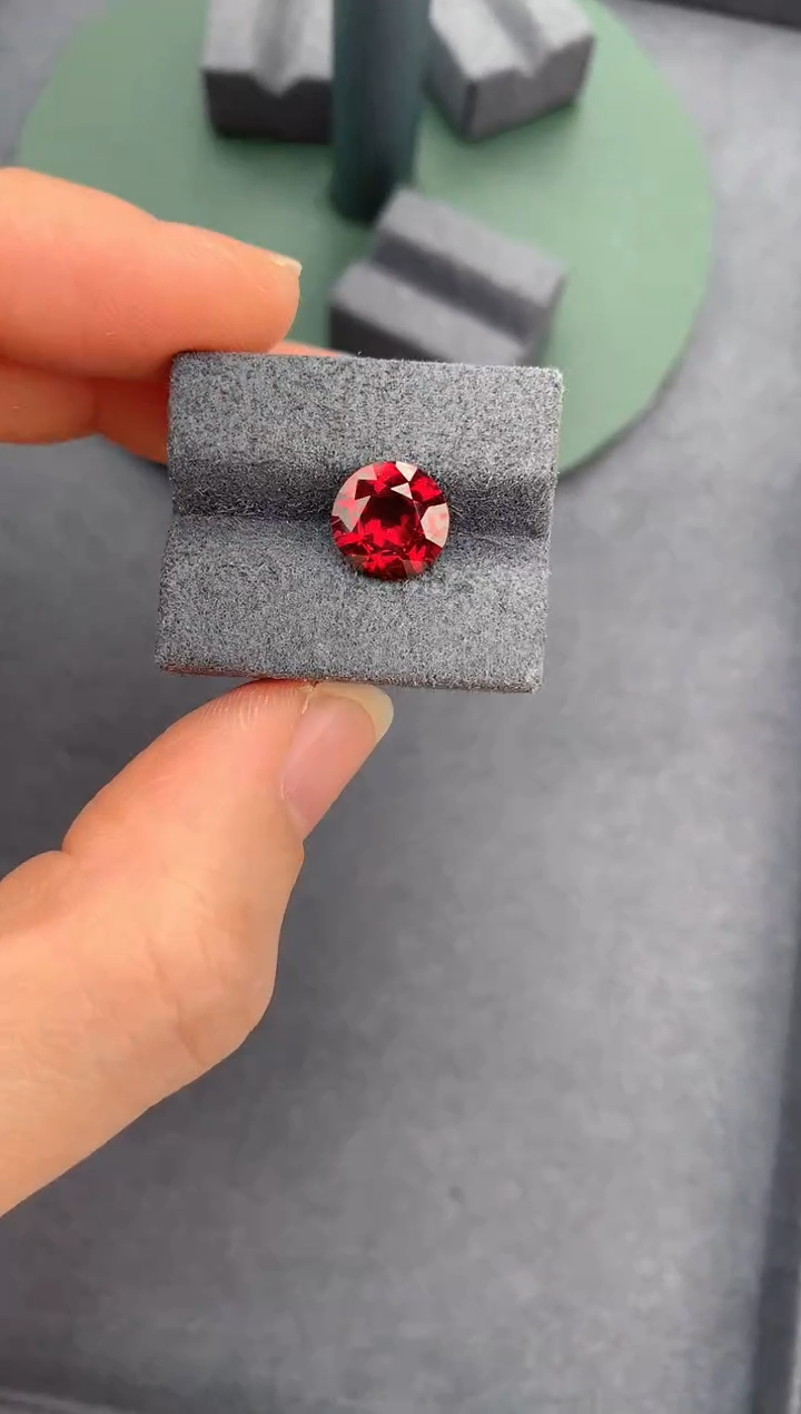【闪购商品】石榴石裸石未镶嵌2.6ct镁铝榴石