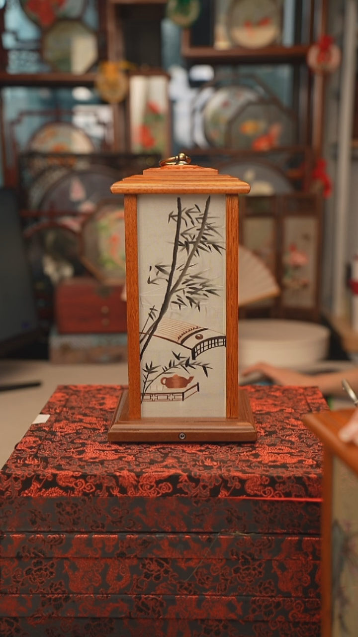 扇子黄花梨宫灯，落地高度30CM,宽度16CM 送线，送锦盒
