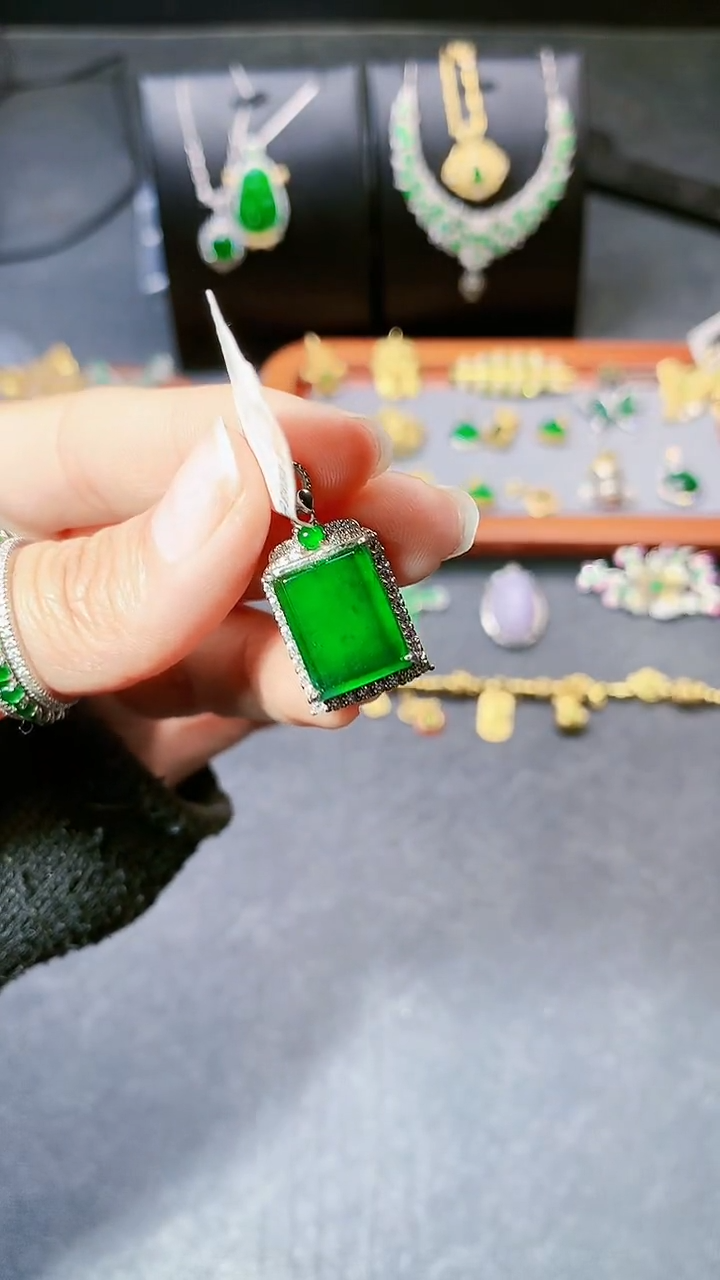 【闪购商品】翡翠吊坠(赠链)银S925镶嵌吊坠