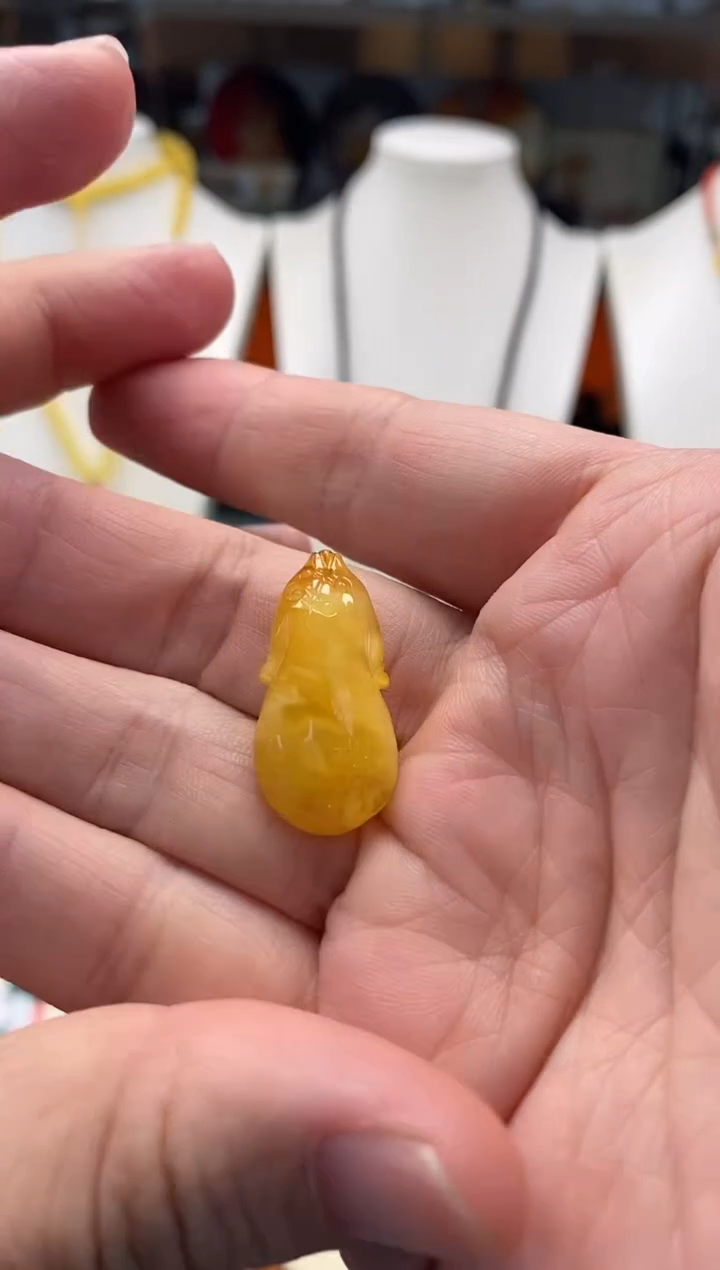 未镶嵌颈饰琥珀吊坠