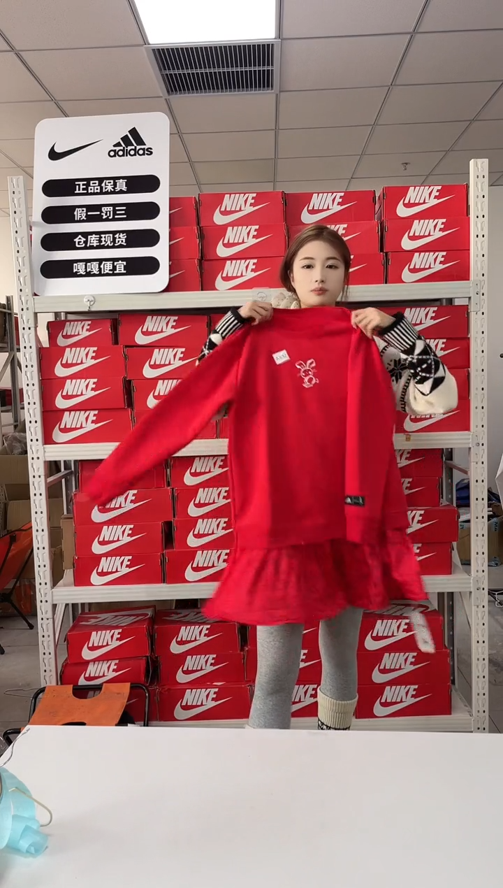 编码632闪购尺码164  adidas/阿迪达斯卫衣卫裤以直播间过款为主