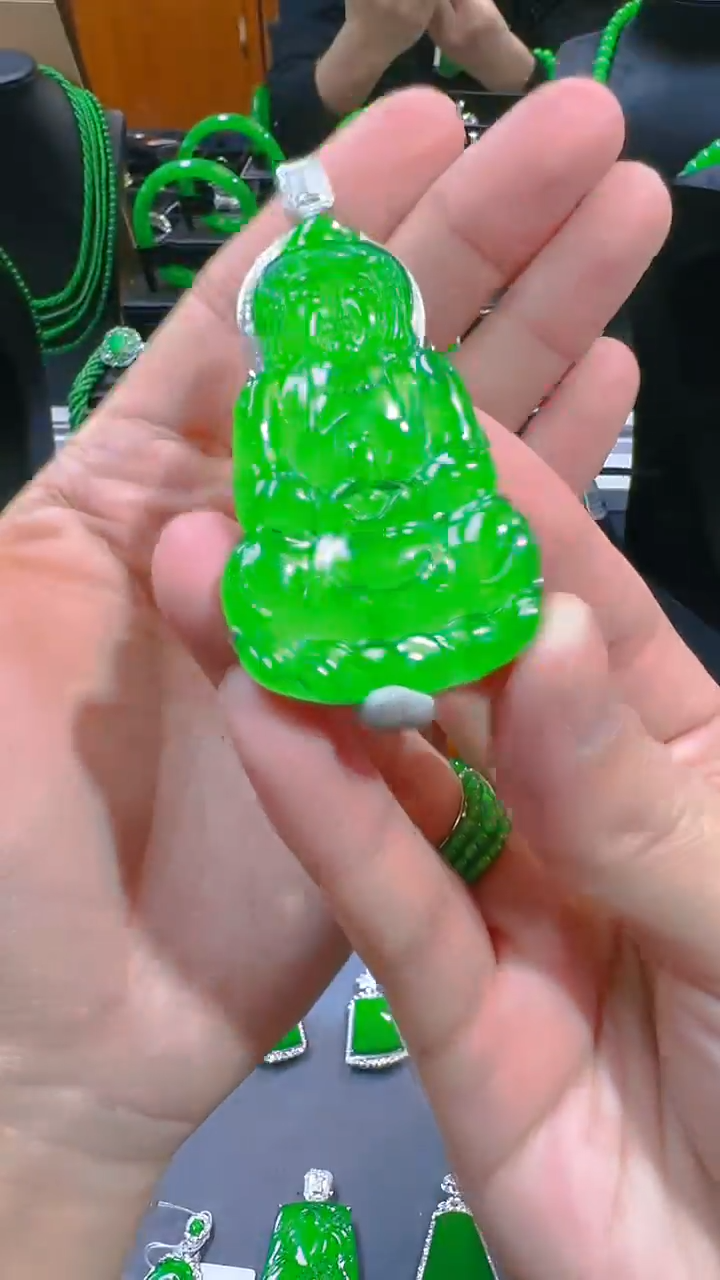 【闪购商品】翡翠吊坠(赠链)18K金镶嵌天然A货翡翠