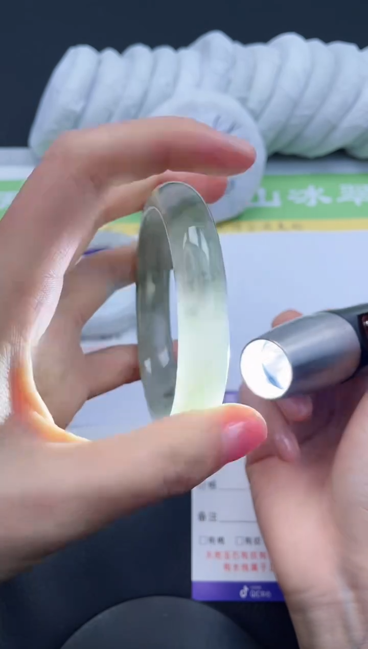 【闪购商品】石英质玉手镯未镶嵌A83-60+