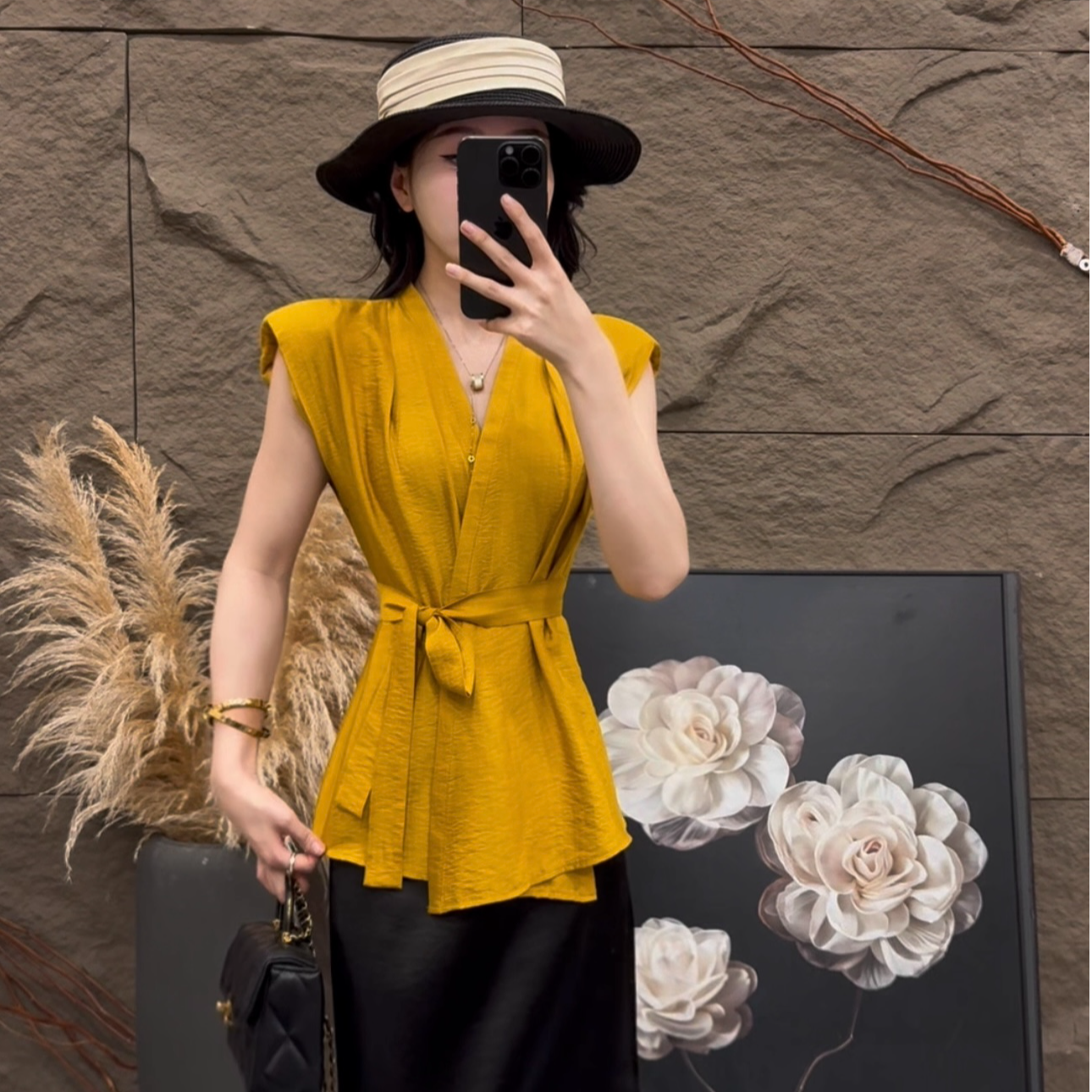 范范力推--2025夏装新款绑带交叉V领无袖衬衫不规则收腰显瘦上衣