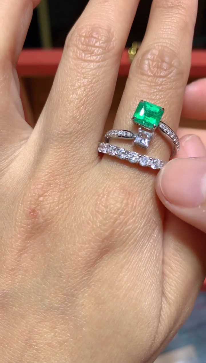 【闪购商品】祖母绿戒指18K金镶嵌 1.0CT  哥伦比亚