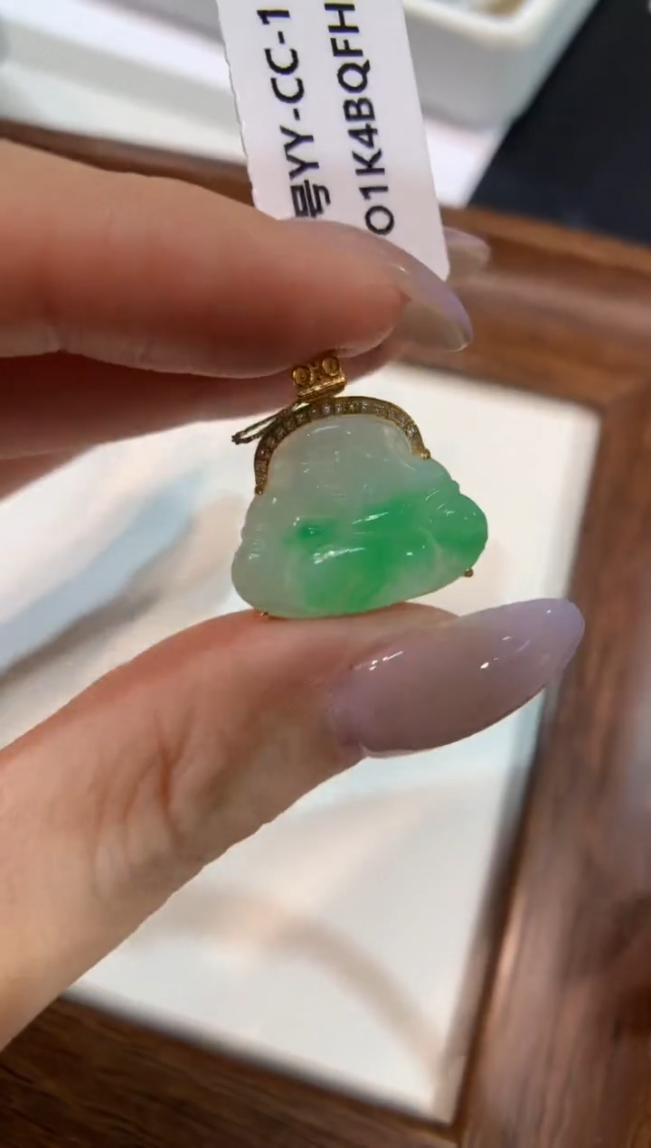 颈饰18K金镶嵌翡翠佛公